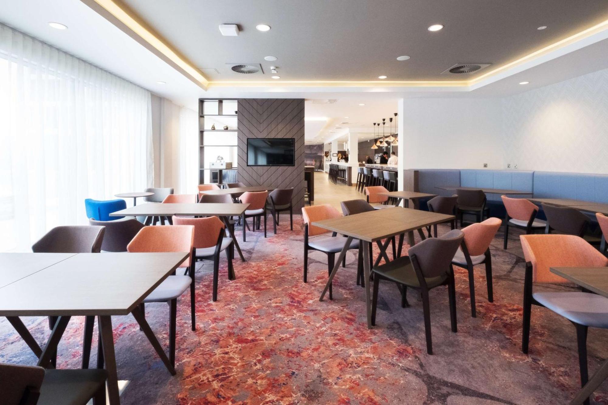 阿伯丁机场希尔顿汉普顿酒店 戴斯 外观 照片